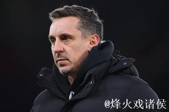 内维尔：卢克-肖应该踢得更强硬，他让队友陷入了两难的境地