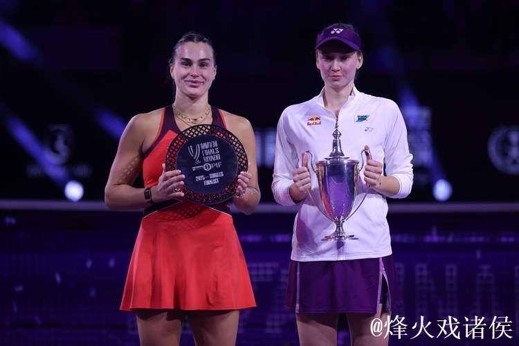 莱巴金娜直落两盘力克萨巴伦卡 首次问鼎总决赛冠军 莱巴金娜直落两盘力克萨巴伦卡 首次问鼎总决赛冠军